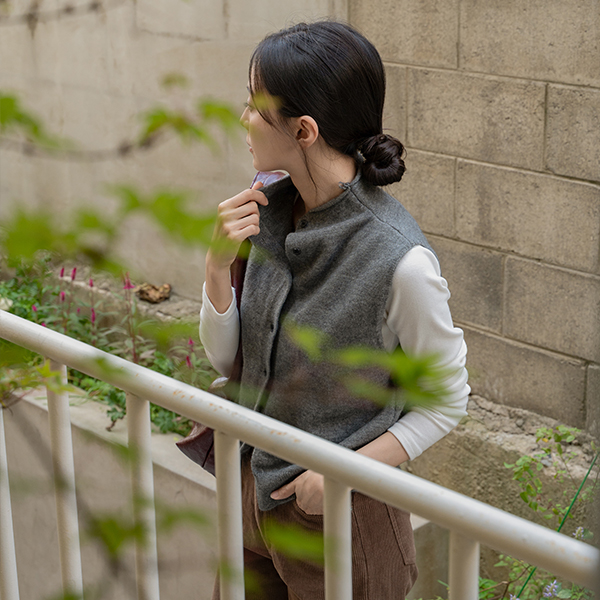 Highneck Button Knit Vest