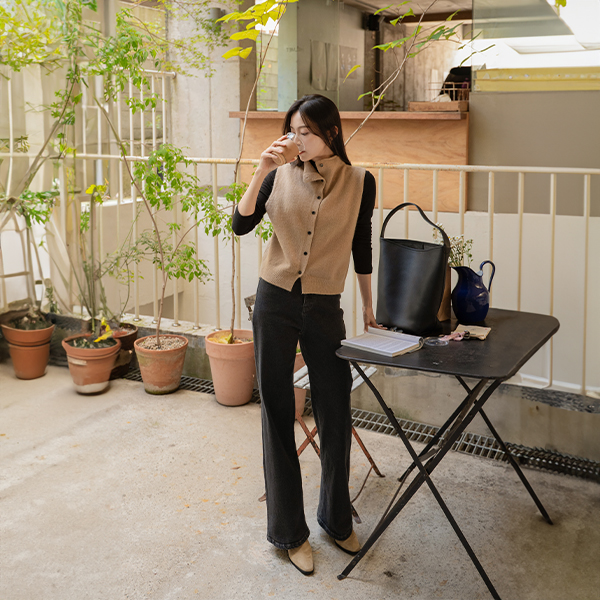 Highneck Button Knit Vest