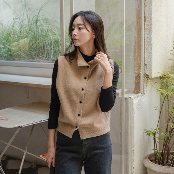 Highneck Button Knit Vest