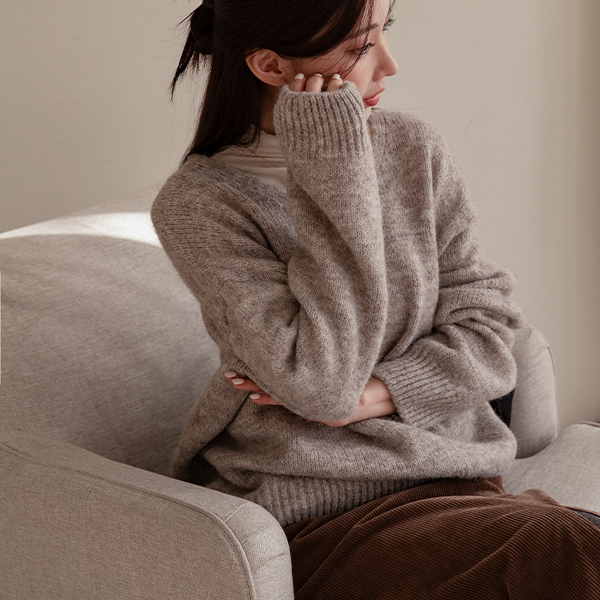 Here Loose V-neck Wool Knitwear
