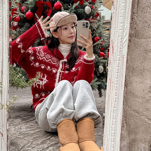 Nordic 떡볶이 Wool Collar Knitwear