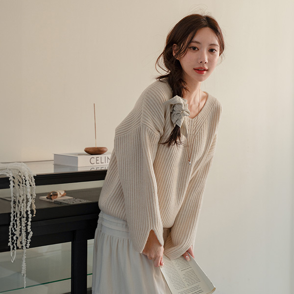 V-neck Over Hachi Wool Knitware