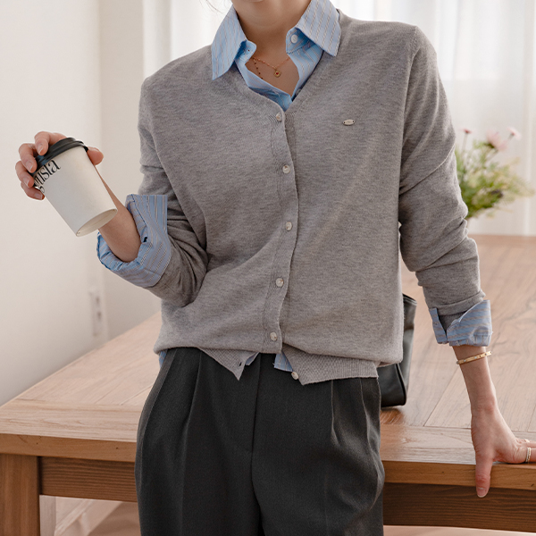 With Pendant V-neck Cardigan