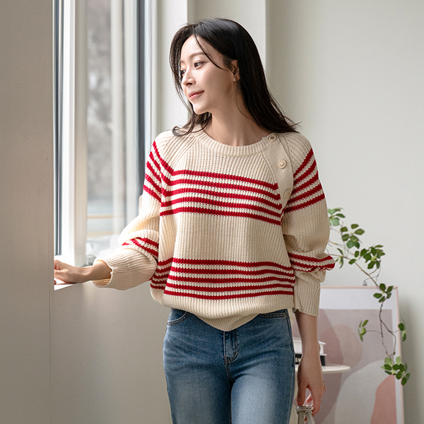And horizontal striped Button Knitwear