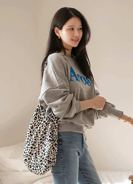 데이 아로스 자수 sweatshirt Korea