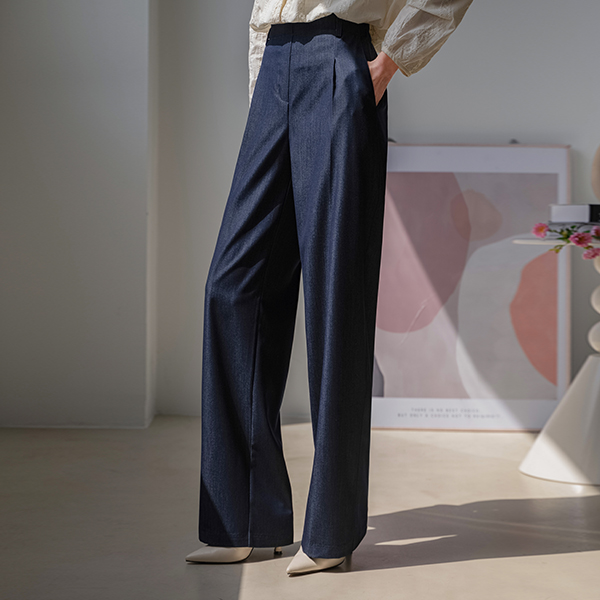 Perfect Pants 81ver (one-pin tuck denim slacks)