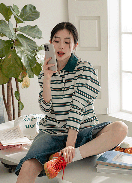 Coi Pendant Horizontal Striped Collared T-shirt Korea