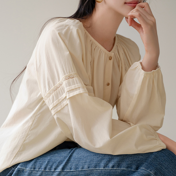 Aurora Line Embroidery Blouse