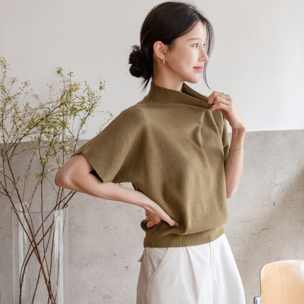 Amber Soft Half-neck Short-sleeve Knitwear