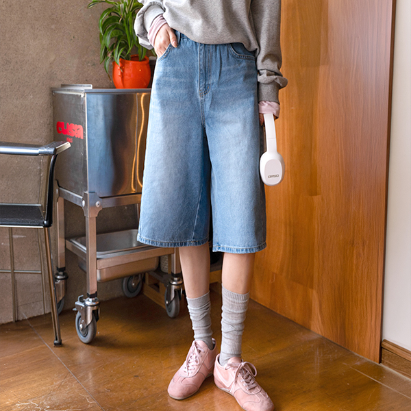 Curved Denim Bermuda Pants