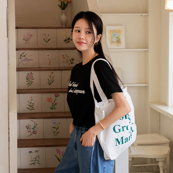 Friends Lettering T-shirt