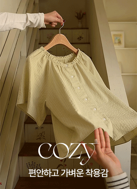 오믈렛 코지 Short-sleeve Blouse Korea
