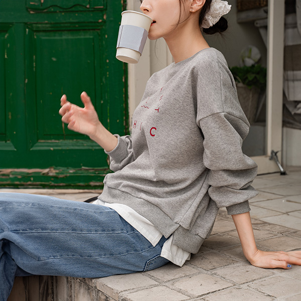 door T-shirt layered sweatshirt