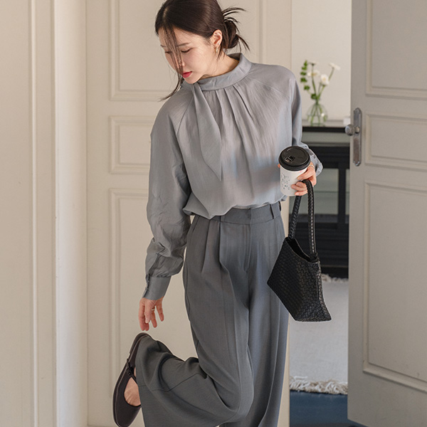 [valyou] Gold 펜던트 타이 Blouse