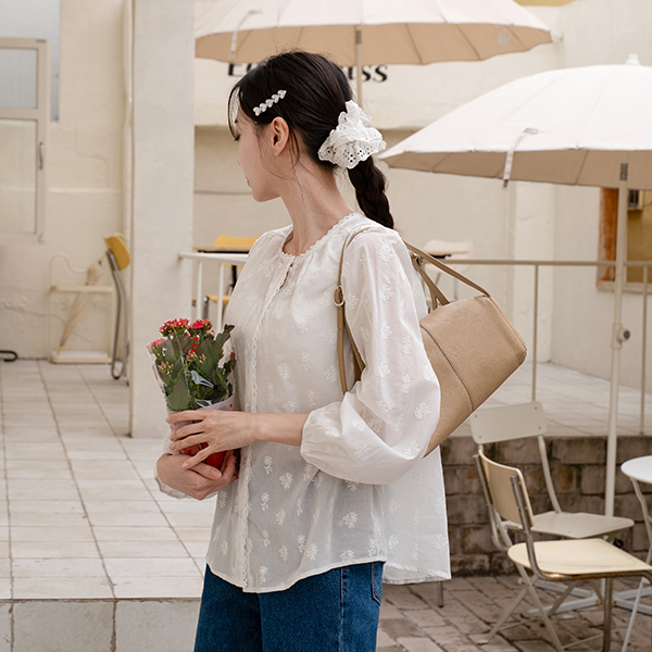 플로럴 Punching Blouse