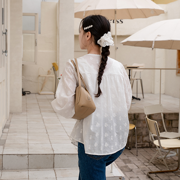 플로럴 Punching Blouse