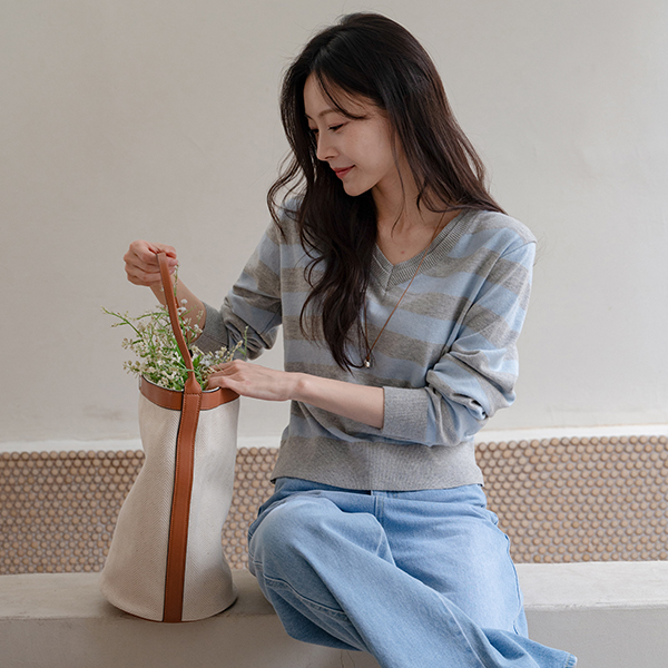 Double Neck Horizontal Striped V Knitwear