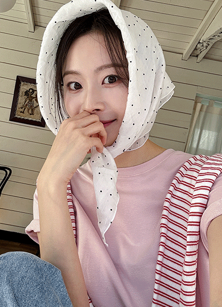 Chewy Basic Short-sleeve T-shirt Korea