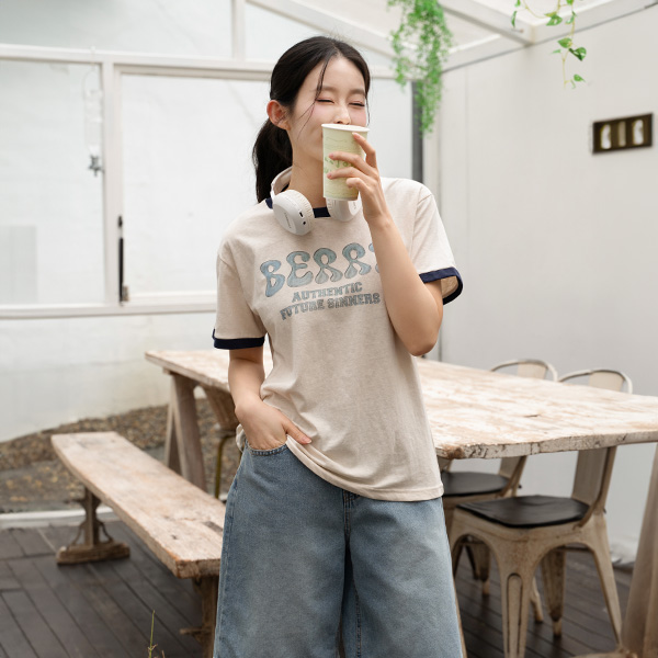 Berry Kitsch Lettering Short-sleeve T-shirt