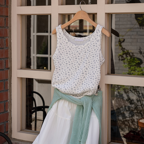 Brandy Floral Patterns Sleeveless Shirts