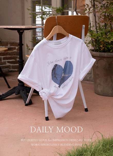 Swan Heart Printed Short-sleeve T-shirt Korea