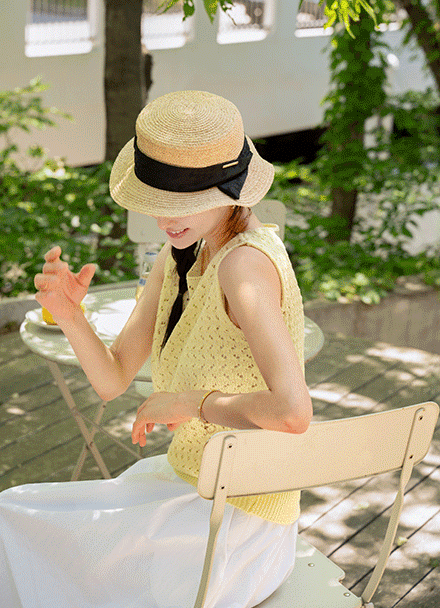 Page Punching Knitwear Sleeveless shirts Korea