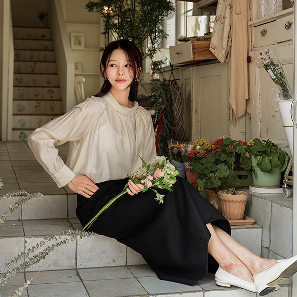 [valyou] Gold Pendant Tie Blouse