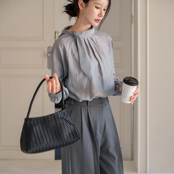 [valyou] Gold Pendant Tie Blouse