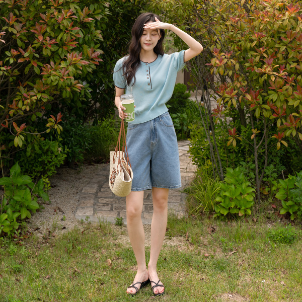 Mood Color Matching Round Button Short-sleeve Knitwear