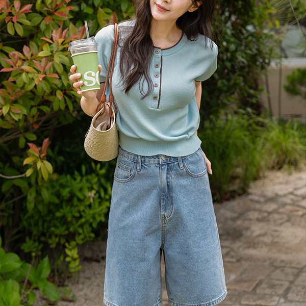 Mood Color Matching Round Button Short-sleeve Knitwear