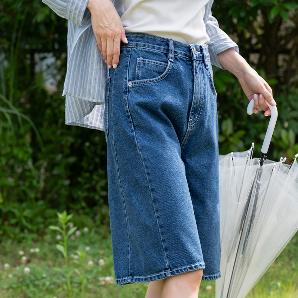 Neutral Side Incision Bermuda Denim Pants