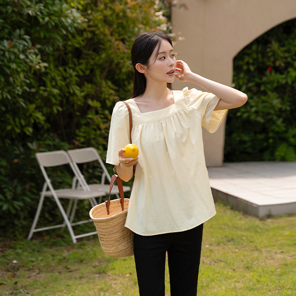 Sweet Shirring Square Blouse