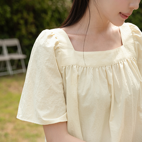 Sweet Shirring Square Blouse