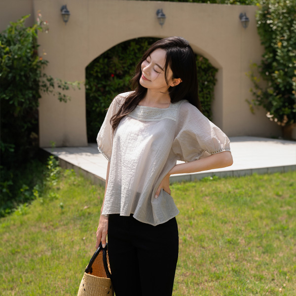 Love Lace Puff Short-sleeve Blouse