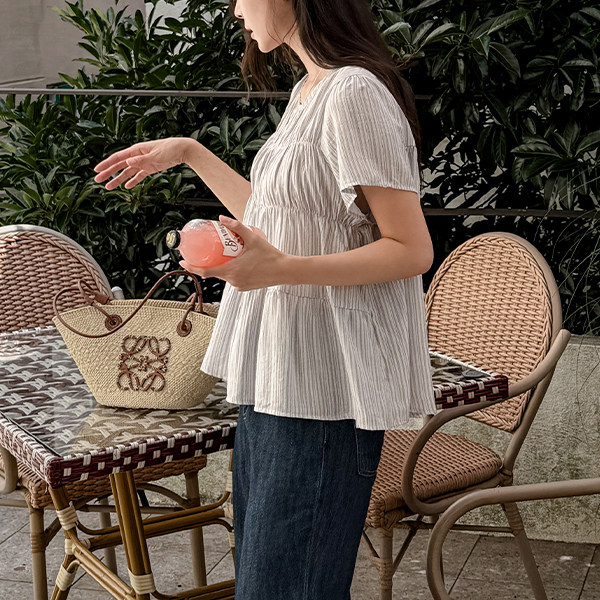 앤제이 볼륨 Short-sleeve Blouse