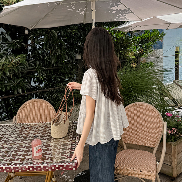 앤제이 볼륨 Short-sleeve Blouse