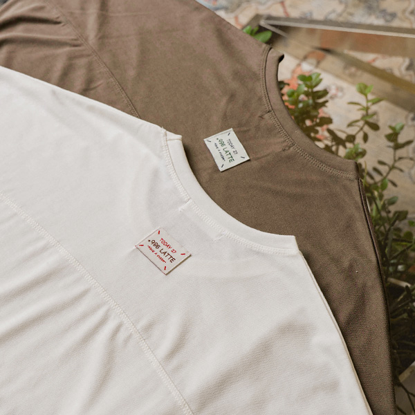 어게인 절개 백패치 T-shirt