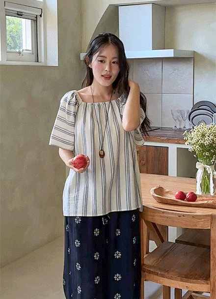Resort Stripe Square Short-sleeve Blouse Korea
