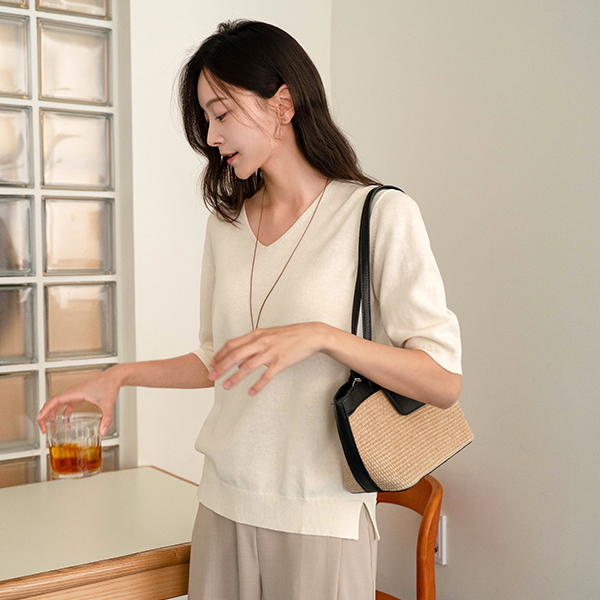 [valyou] All-V short-sleeved knitwear