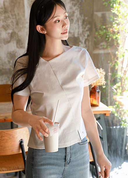 Diagonal 절개 펜던트 Short-sleeve T-shirt Korea