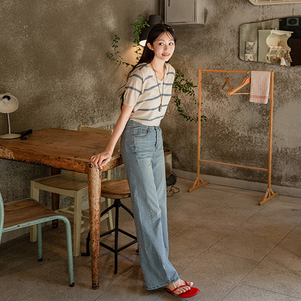 Horizontal Striped V-neck Short-sleeve Knitwear