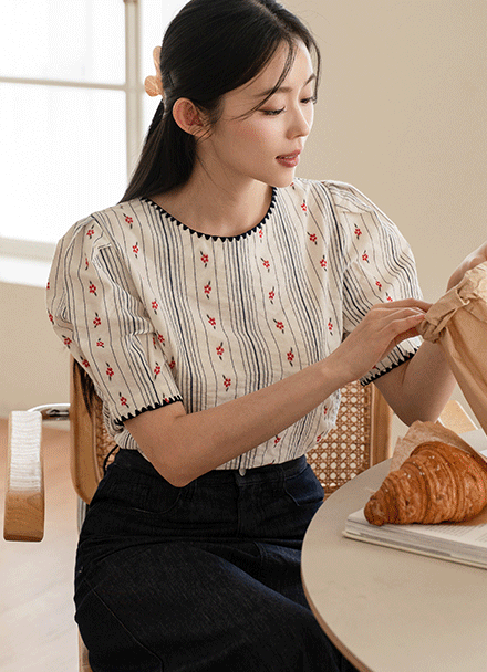 Antique Embroidery Short-sleeve Puff Blouse Korea