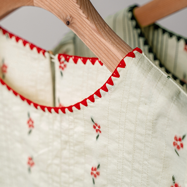 Antique Embroidery Short-sleeve Puff Blouse