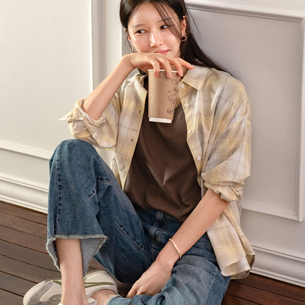[Special Sale] Sleeve Patch V-neck Short-sleeve T-shirt