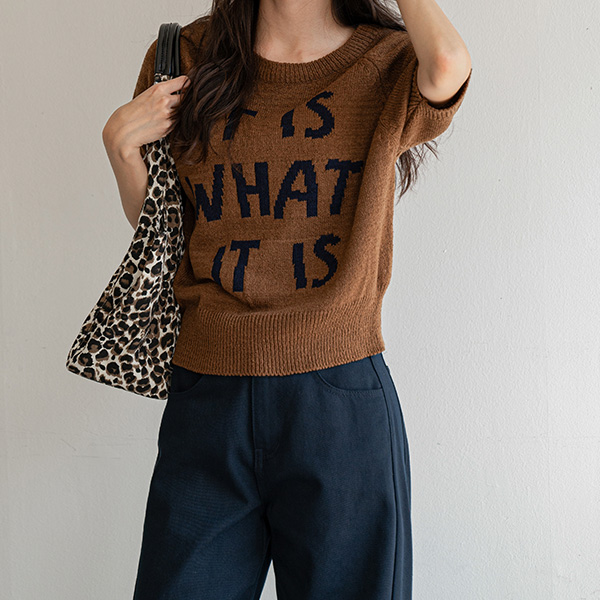 It’s Lettering Color Matching Raglan Short-sleeve Knitwear