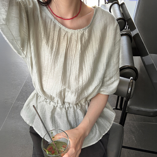 Front Wrinkle Short-sleeve Blouse