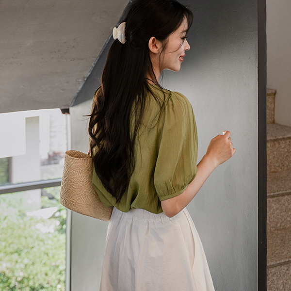 Round 핀턱 Short-sleeve Blouse