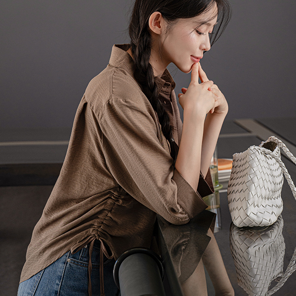사이드 셔링 퍼프드 3/4 sleeve Shirt