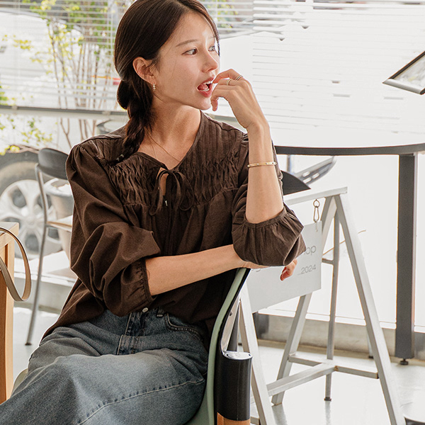 Shirring Pointy Pintuck Wrinkles Blouse