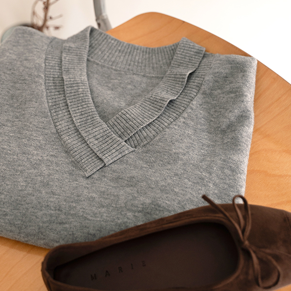 Solid V-neck Half Sleeveless Knitwear